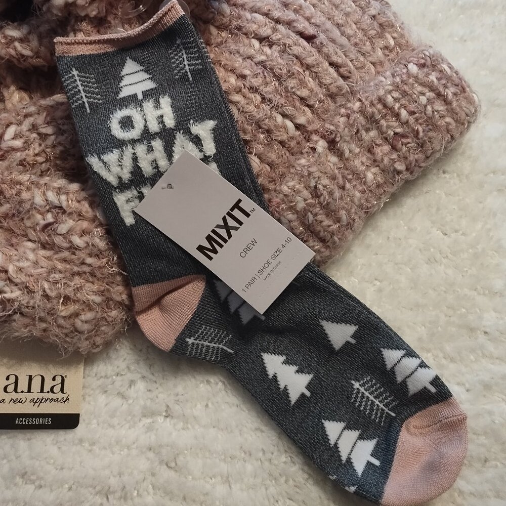 a.n.a Scarf & Hat Set w/Free Gift! - Picture 4 of 7